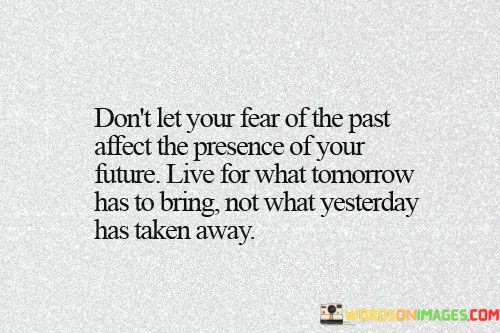 Dont-Let-Your-Fear-Of-The-Past-Affect-The-Presence-Quotes.jpeg